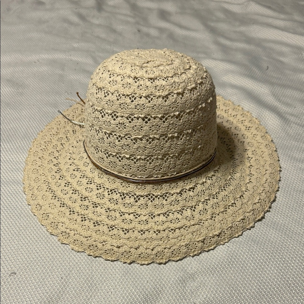 David and Young Cream Lace/ Crochet Gorgeous Sun Hat NWOT S/M